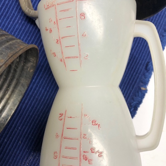 Vintage sifting lot and measuring cup - Picture 4 of 6